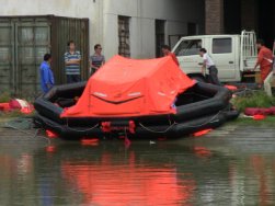 CCS组织的筏站救生筏抛投试验在我司圆满完成